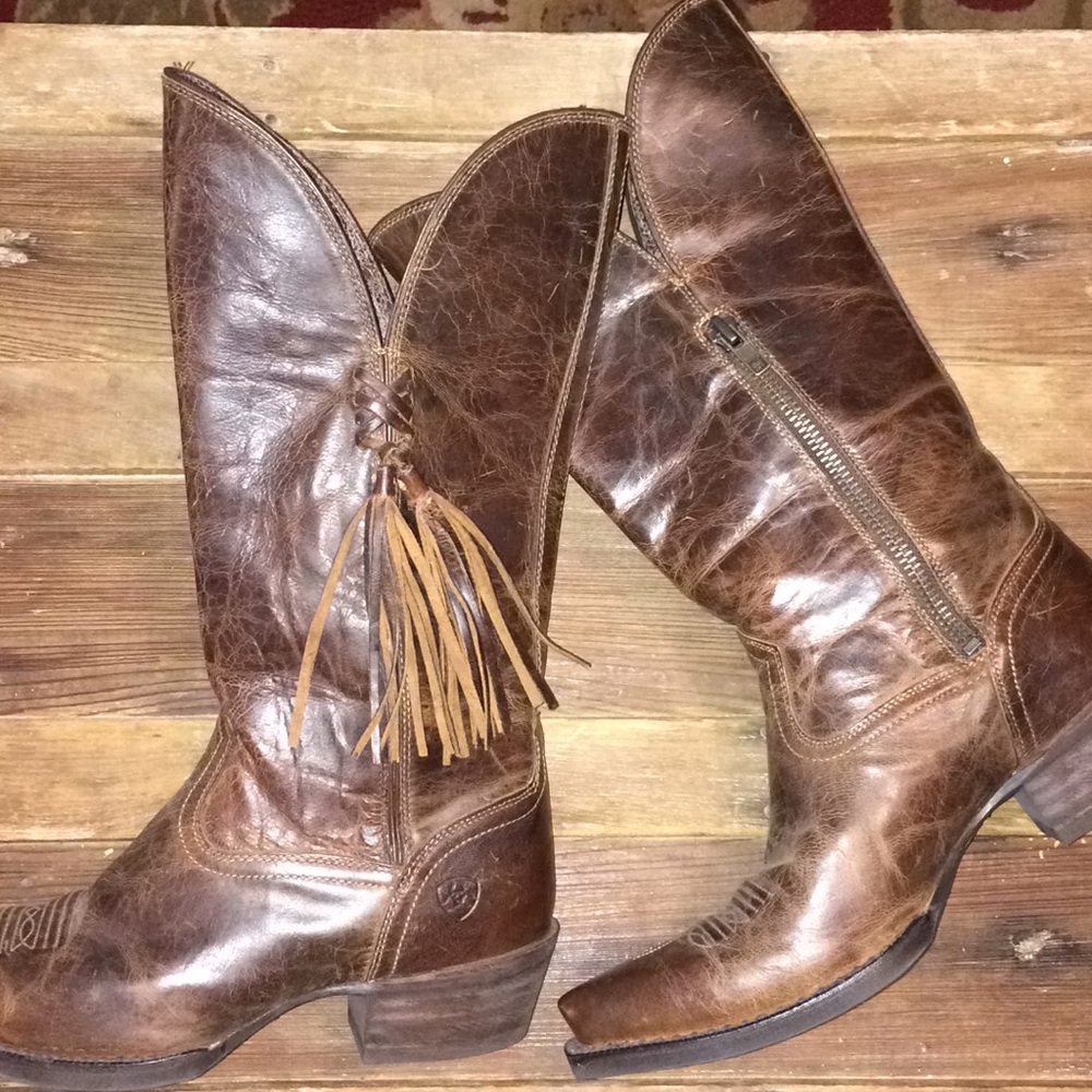 ⚜️NWOT⚜️ Women’s ARIAT Boots Size 7